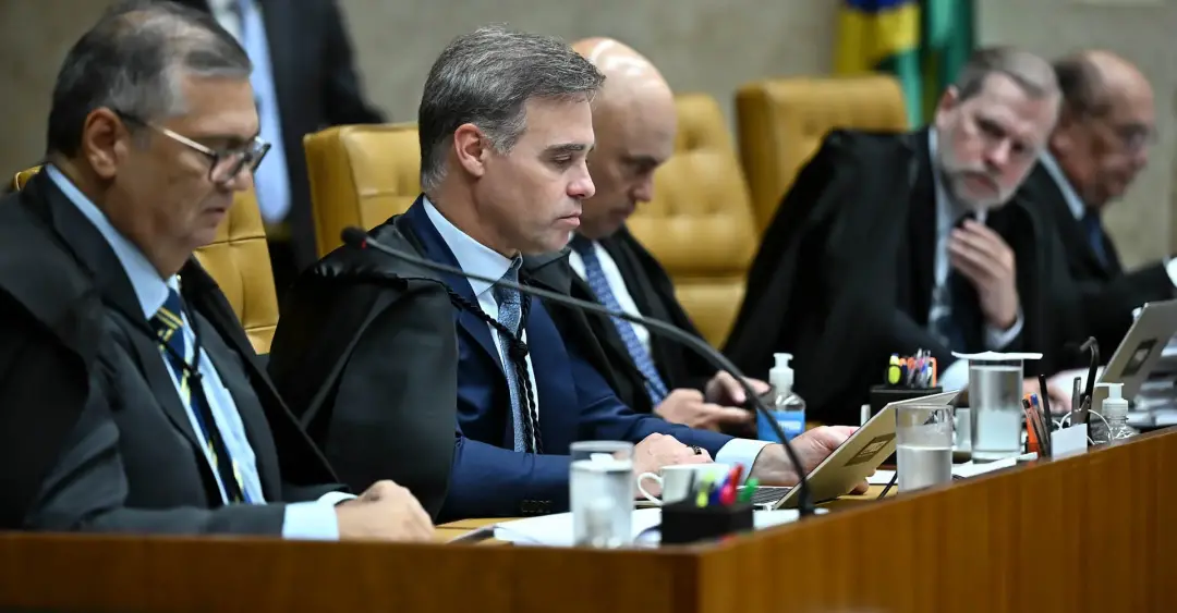 Ministros do STF avaliam preparo de ala para contestar resultado eleitoral caso Flávio Bolsonaro vença. A construção de…