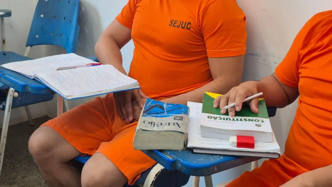 Doze detentos indígenas traduzem a Constituição Federal para as línguas Macuxi e Wapichana em Boa Vista. Essa iniciativ…