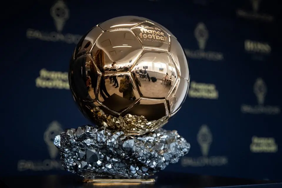 Londres, Palladium, 26 de outubro de 2026. O Ballon d'Or vai sair de Paris para o Reino Unido, em homenagem a Stanley M…