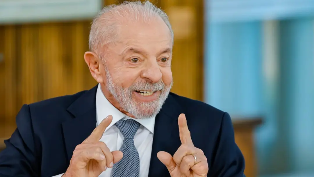 Presidente Lula falou sobre manter polícia em comunidades e usar jovens do Exército para nova força de segurança. Acho …