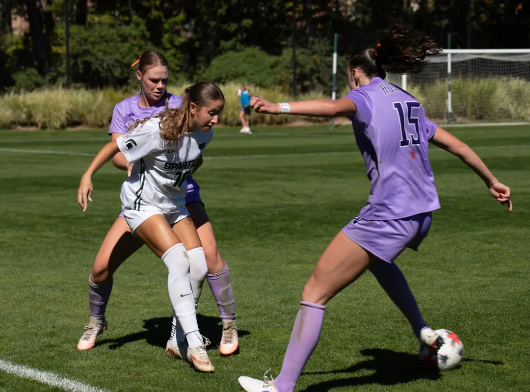 Michigan State vence Washington por 3 a 0 no futebol feminino, colocando a equipe no topo da Big Ten com Purdue e Ohio …