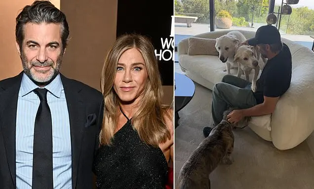 Jennifer Aniston e Jim Curtis nos bastidores, cuidando dos cachorros dela, Lord Chesterfield, Clyde e Sophie. É bonito …