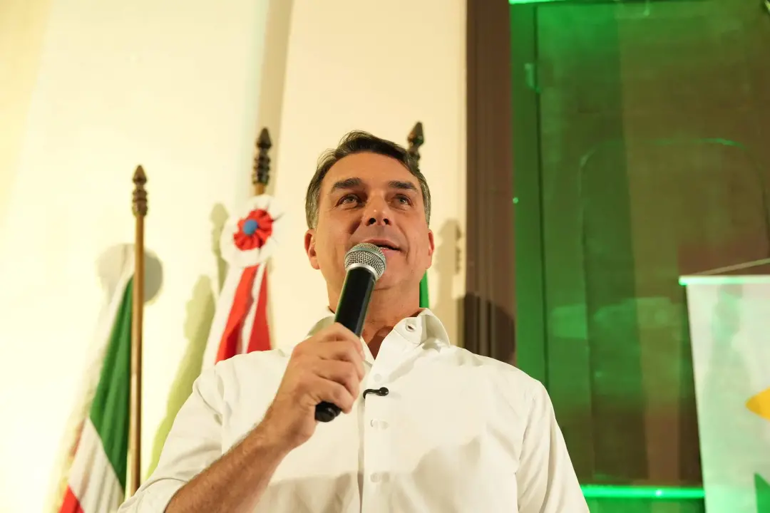 Quase um milhão de publicações sobre Flávio Bolsonaro e a questão da padroeira em menos de três dias. Isso mostra como …