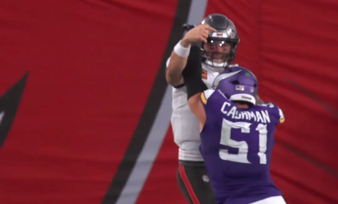Baker Mayfield sofreu uma lesão no polegar contra os Vikings durante um jogo onde os Buccaneers perdiam de 20 a 16. O l…