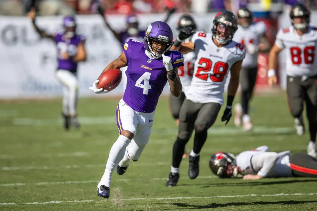Minnesota Vikings venceram Tampa Bay Buccaneers por 23 a 16 no Raymond James Stadium. O time teve que compensar um ataq…