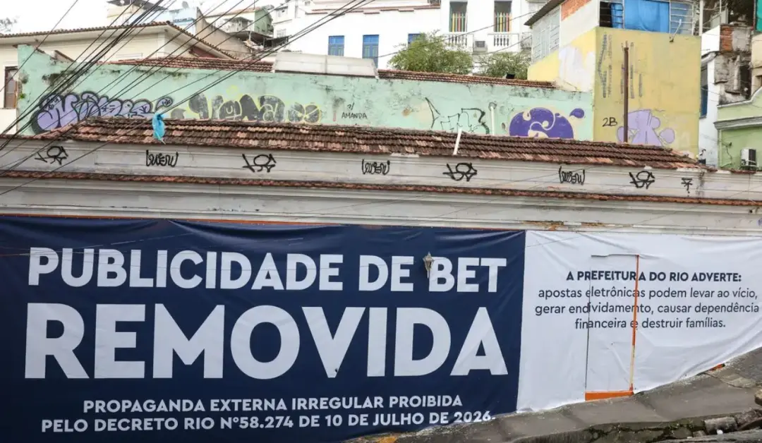 Kaio, de 42 anos, perdeu carro, casa e emprego por dívidas de jogo e agora mora em um dormitório em Goiás. É um peso gr…