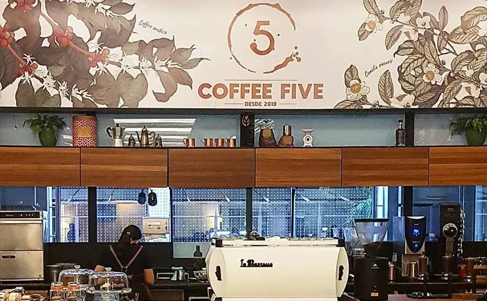 Coffee Five, quiosque na Rua da Quitanda, alcança a 62ª posição no ranking sul-americano de cafeterias em 2026. A conqu…