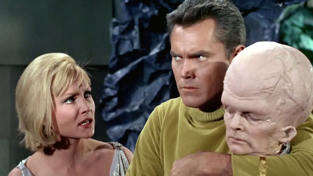 Star Trek tinha um piloto, The Cage, que impressionou os chefes da rede e virou base para flashbacks em The Menagerie. …
