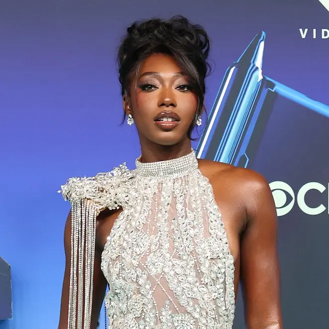 Aniya Harvey decidiu trocar a ilha pelo salão de dança, dois meses depois de ficar em segundo lugar no Love Island USA …