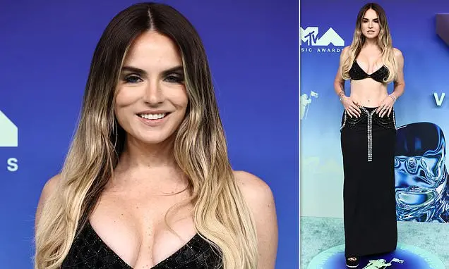 JoJo brilhou no tapete vermelho dos MTV Video Music Awards 2026 em Los Angeles com um look bem ousado. Achei que a moda…