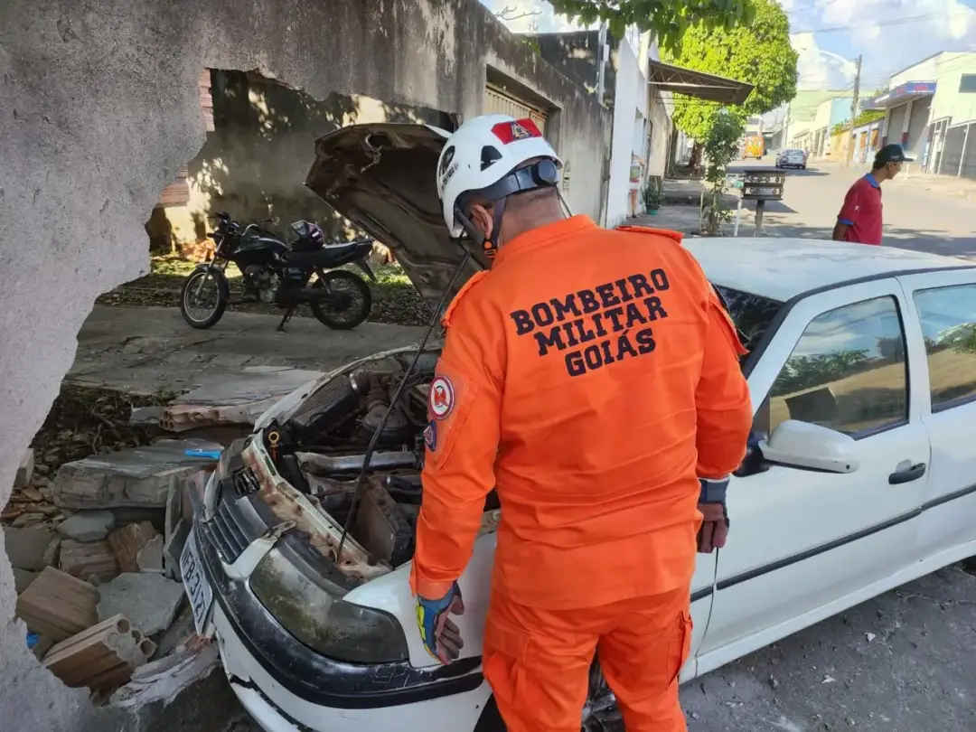 Rua 17, em Caldas Novas, um motorista foi ferido no domingo, 27, após o carro bater no muro de uma casa. É sempre ruim …