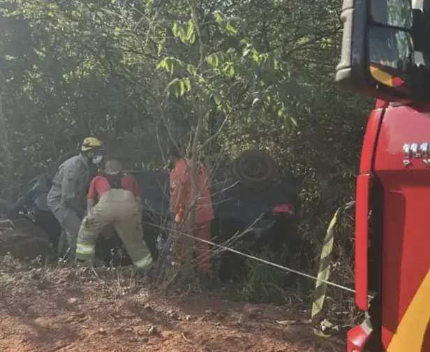 Palmeiras de Goiás registrou a morte de uma mulher após o carro capotar na zona rural, na região da Ponte Nova. É sempr…