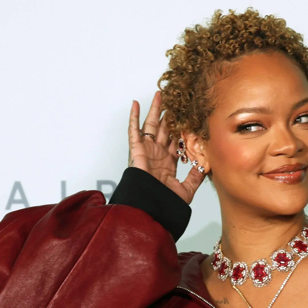 Rihanna mostrou vídeo onde a filha de um ano chorou por uma bolsa Louis Vuitton de cinco dígitos. É interessante ver co…