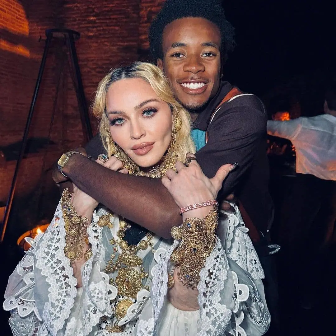 Madonna compartilhou fotos de David Banda ao longo dos anos em comemoração aos seus 21 anos. Acompanhar a trajetória mo…