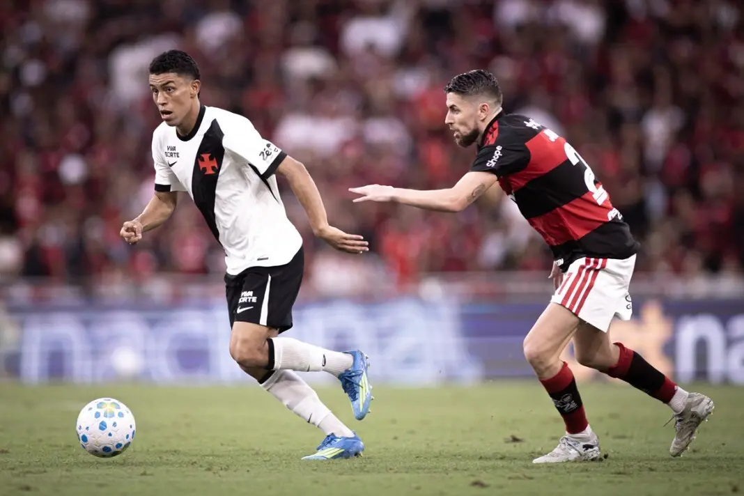 Quinta-feira, 29 de outubro, às 20h, o Vasco enfrenta o Flamengo pelo Brasileirão 2026. Saber o dia do clássico é um po…