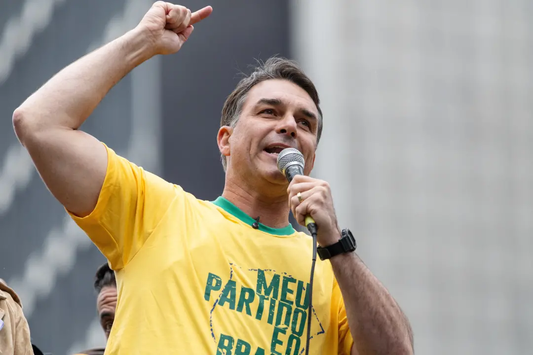 Números de Flávio Bolsonaro fecham a semana atrás de Lula nas cinco pesquisas nacionais de primeiro turno, com a distân…