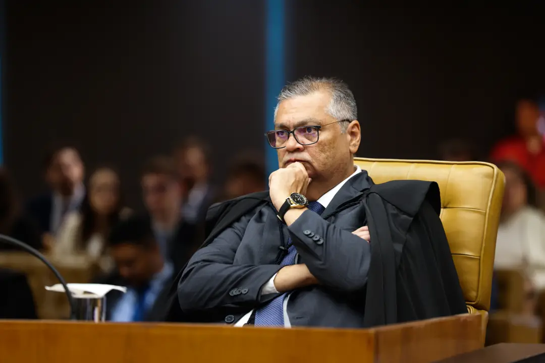 Ministro Flávio Dino cassou decisão do TSE que pedia remoção de posts sobre Flávio Bolsonaro e Nossa Senhora Aparecida.…