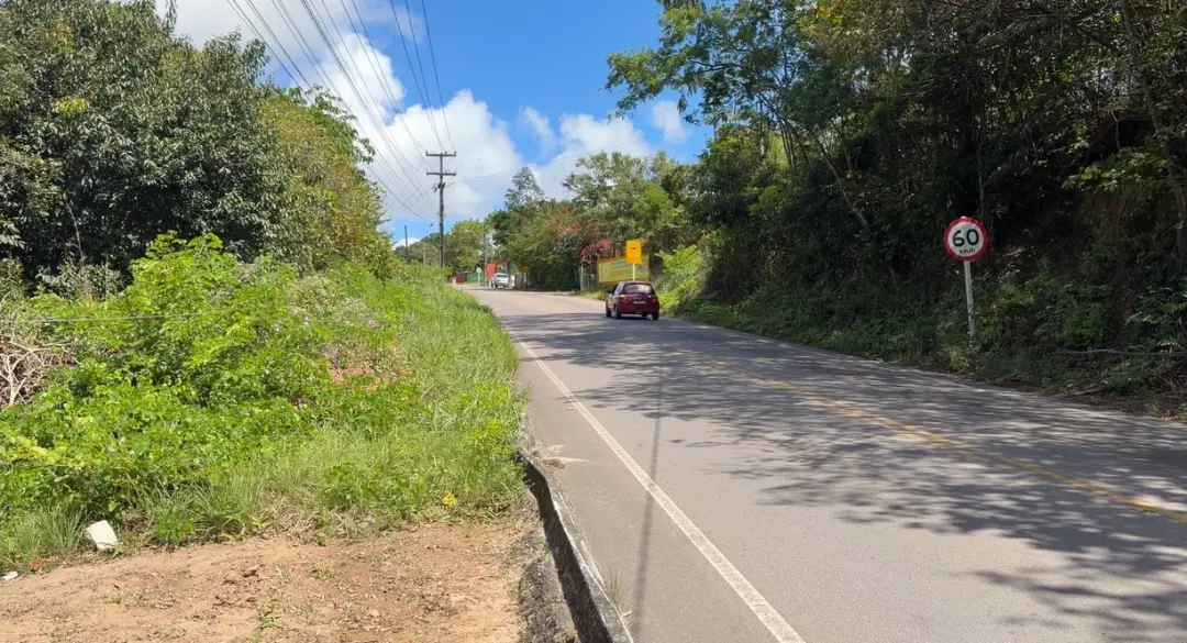 Mulher de 51 anos morreu no local e o esposo ficou ferido em acidente de moto na PB-018, no Conde. A gente vê que a beb…