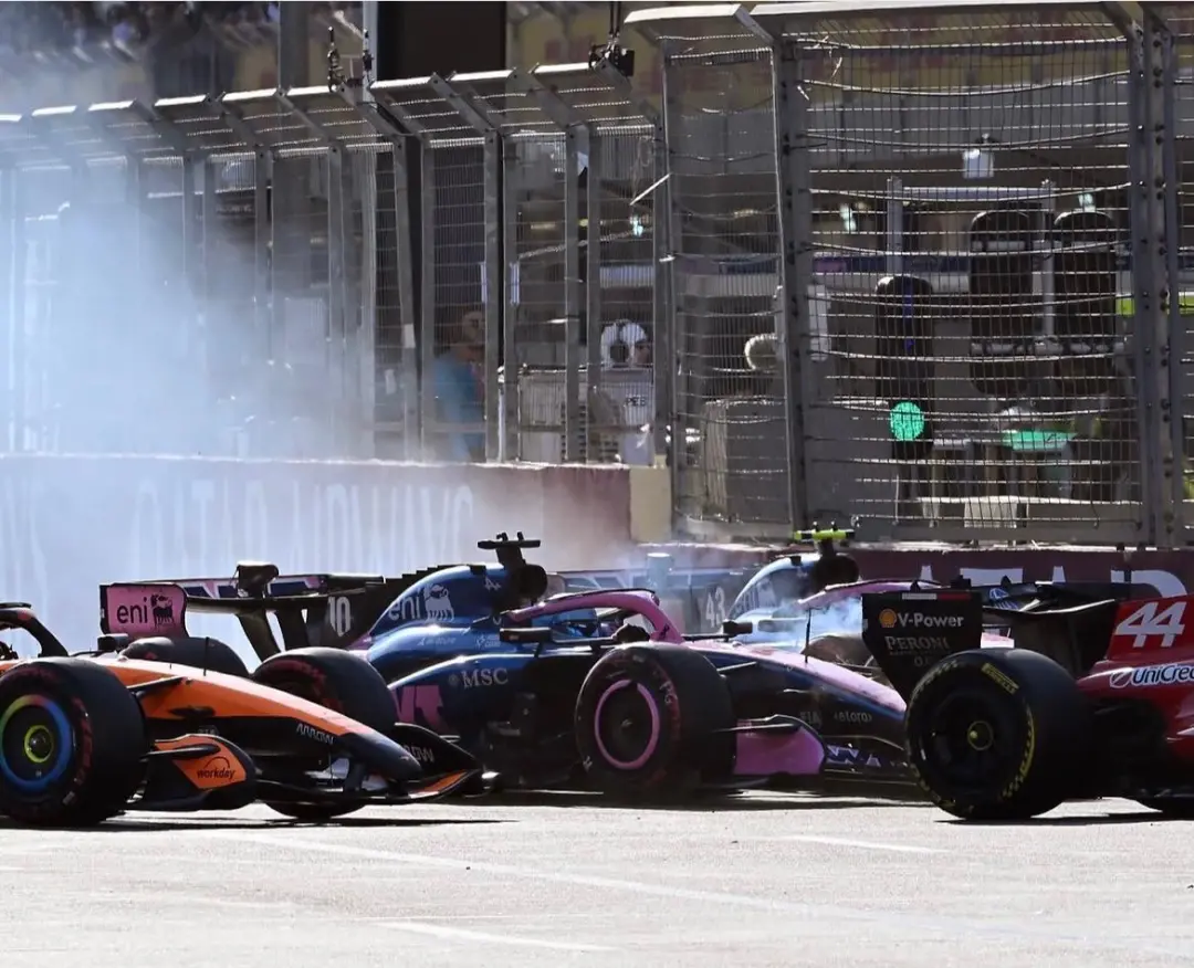 George Russell venceu em Baku com uma diferença de 0,196 segundo sobre Max Verstappen. A imprudência de Colapinto, que …