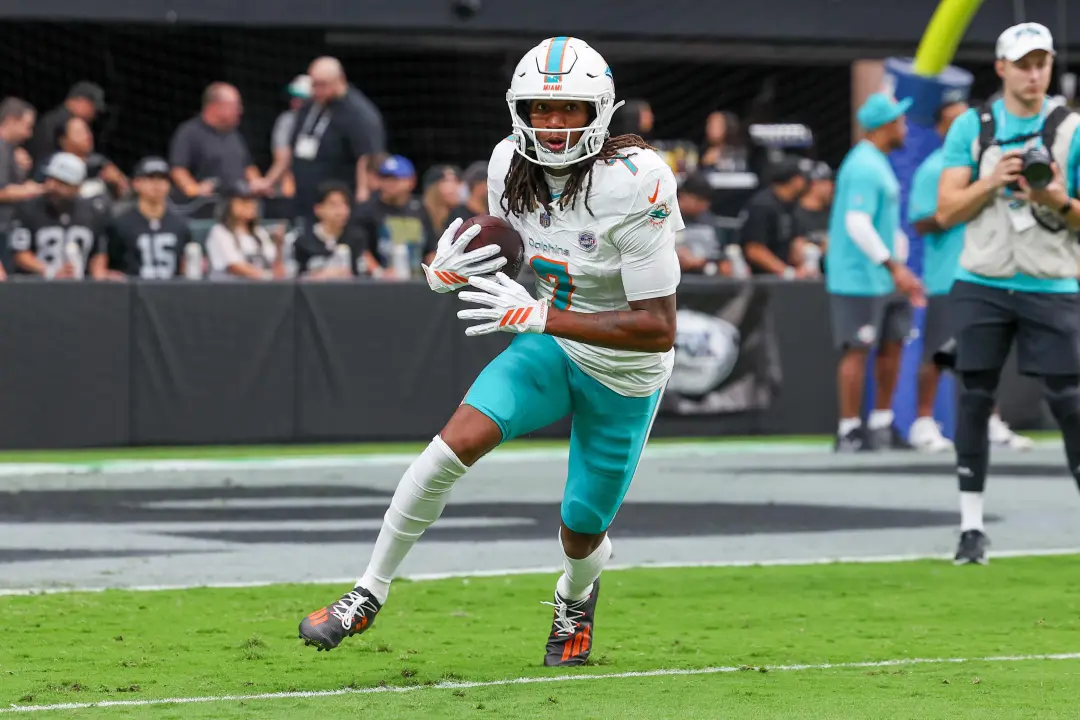 Chiefs e Dolphins liberaram as listas de jogadores inativos para o jogo de Domingo à tarde. O Chiefs tirou Josh Simmons…
