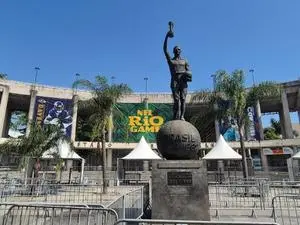 NFL desembarca no Maracanã com plano de ir além da rivalidade Rio São Paulo. É uma jogada grande de marketing, mas o im…