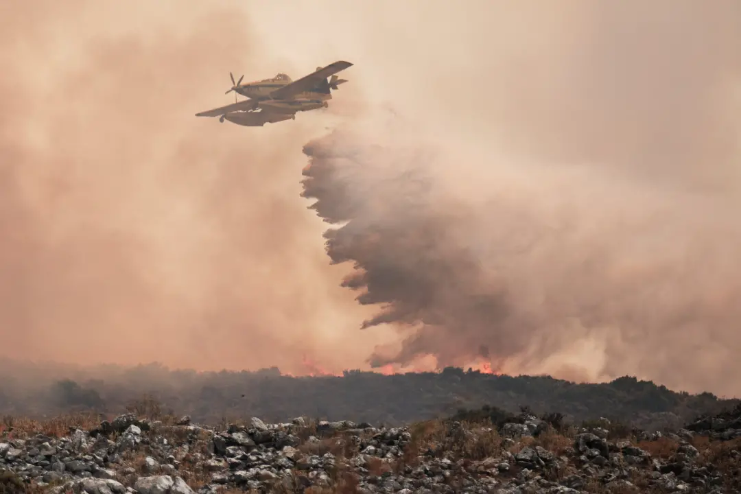 Igualeja e Parauta foram colocados em quarentena por um incêndio florestal próximo ao Parque Nacional Sierra de las Nie…