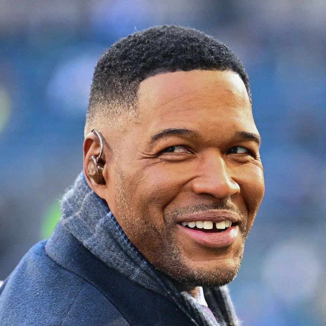 Michael Strahan visitou a filha Isabella em USC, em Los Angeles. É bom ver esse tipo de momento familiar, que mostra o …