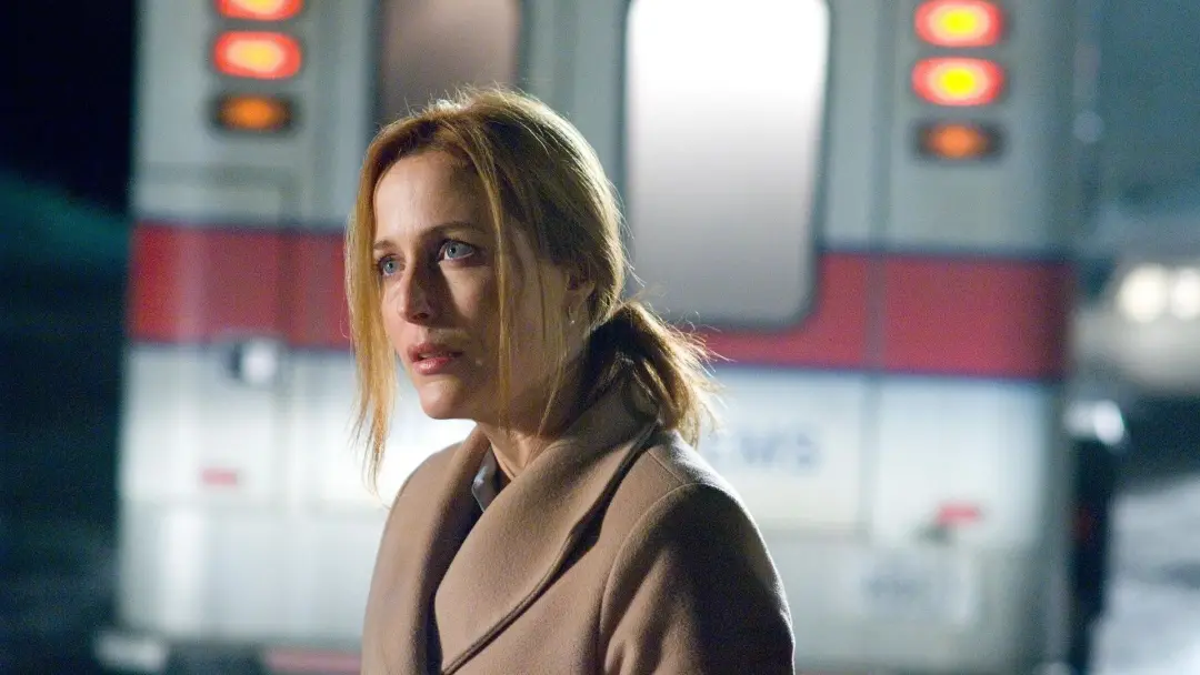 30 anos depois, um episodio de The X-Files ainda me deixa tenso. A trilha sonora do filme de 1998, Fight the Future, to…