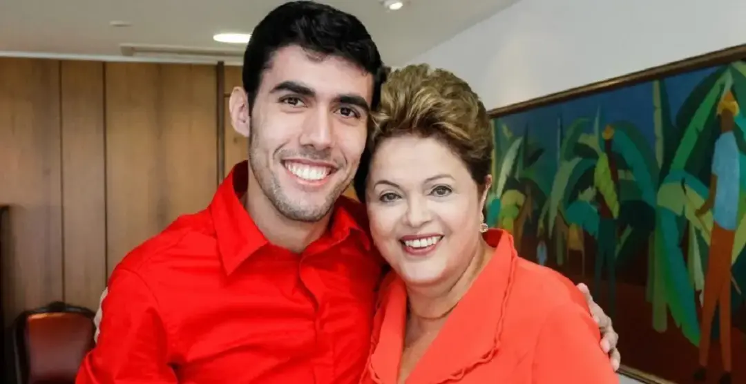 Jeferson Monteiro do perfil Dilma Bolada foi apontado no monitoramento de fake news por ter publicado mensagem ligando …