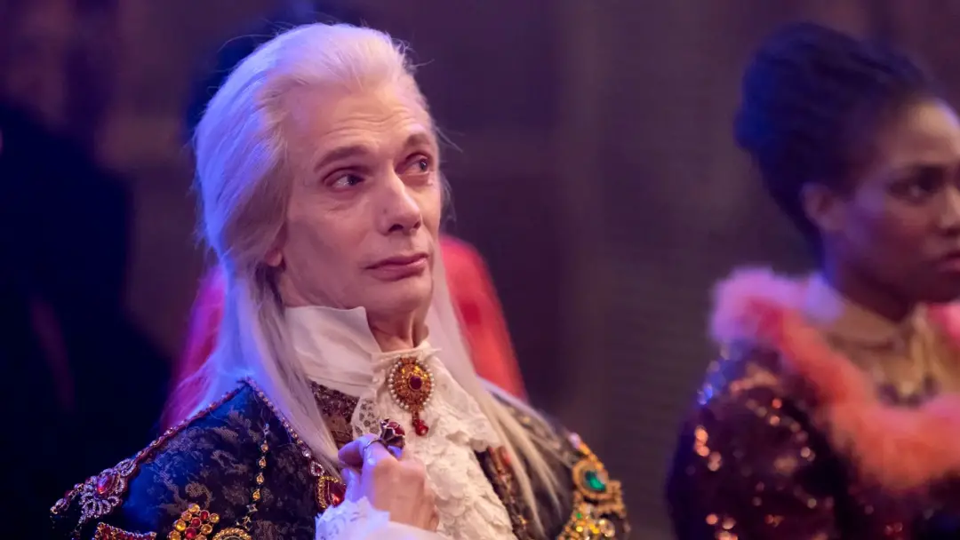 Doug Jones consegue fazer o público esquecer que ele é ator, construindo uma carreira fazendo personagens como criatura…