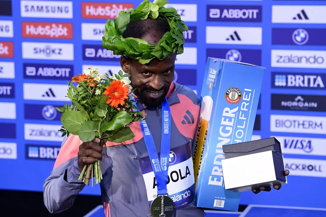 Tigst Assefa conquistou a medalha na Maratona de Berlim com o tempo de 2 horas, 11 minutos e 4 segundos, mesmo sofrendo…