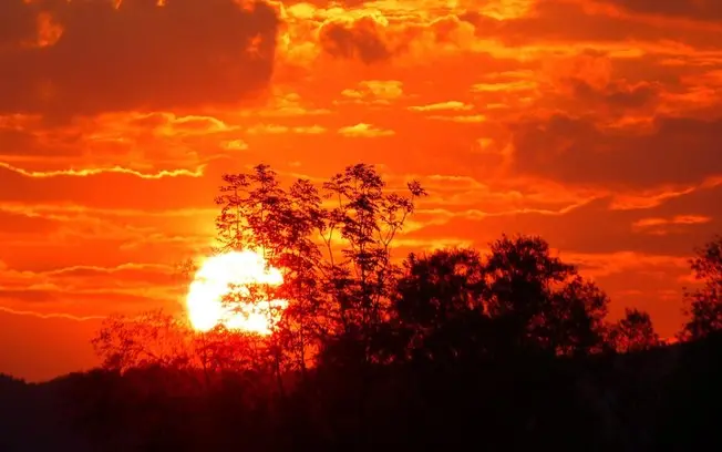 Oito estados podem passar dos 40 graus até quarta-feira. Calor forte chegando no Centro-Oeste, Sudeste e Sul, com previ…