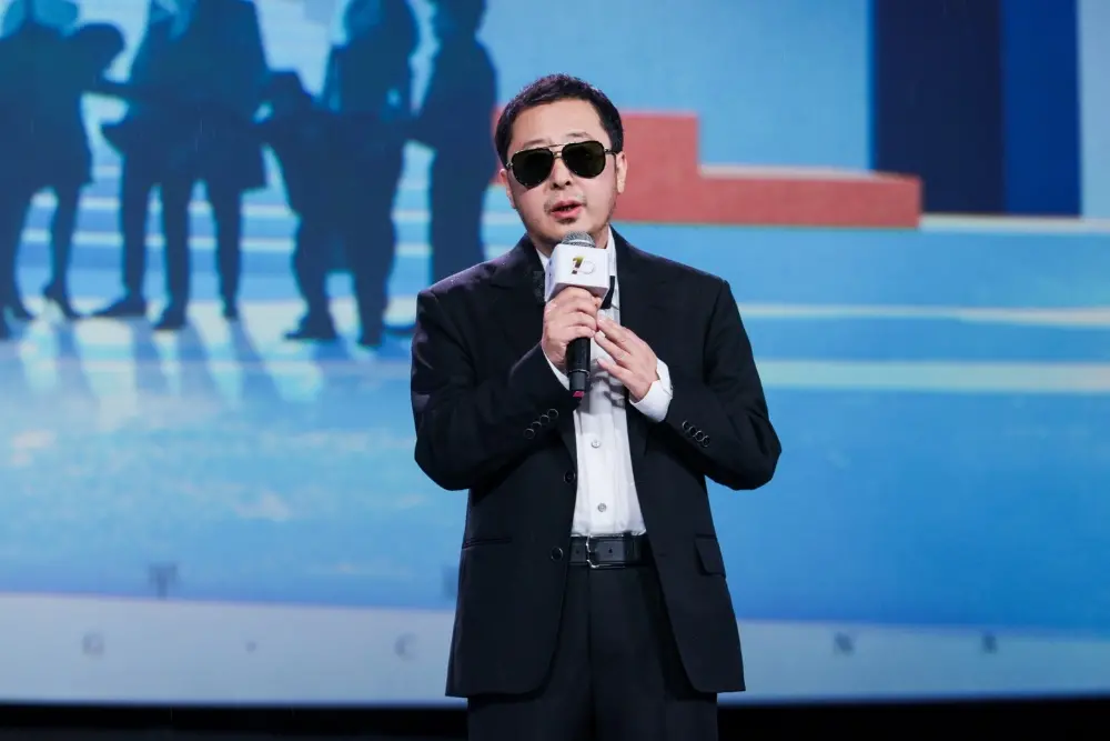 Jia Zhangke vai produzir o filme de estrada Mamma Dunhuang, que acompanha uma mulher viajando de Dunhuang, na China oci…