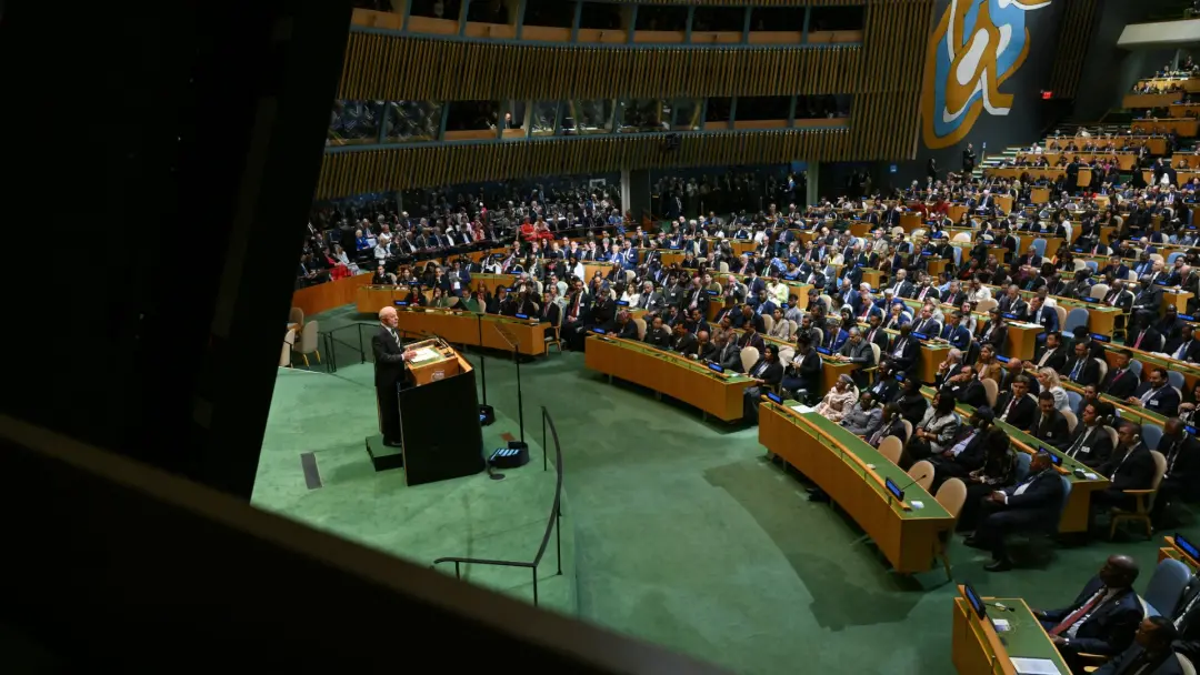 Assembleia Geral da ONU: líderes mundiais trataram da sobrevivência da organização. O consenso estabelecido é que a ONU…