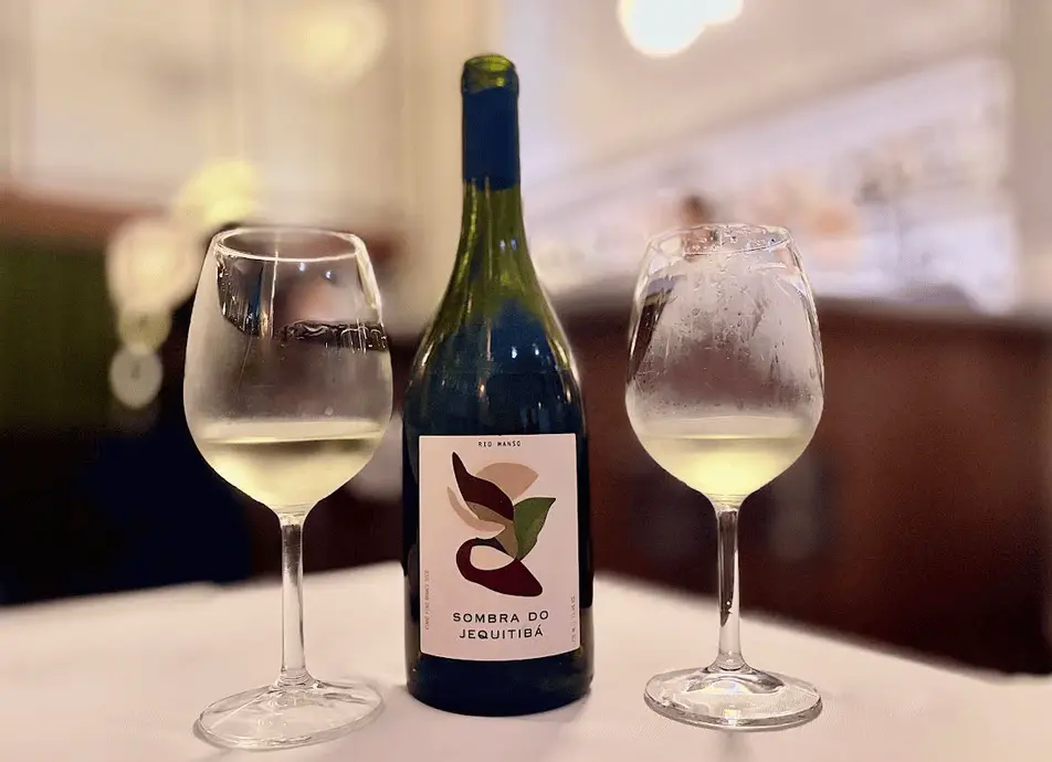 Pequenos produtores reinventando o vinho brasileiro. Essas vinícolas artesanais conseguem experimentar castas e terroir…