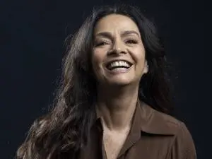 Claudia Ohana diz que o neto sofre bullying por ela ter posado nua. A discussão sobre liberdade de expressão versus o i…