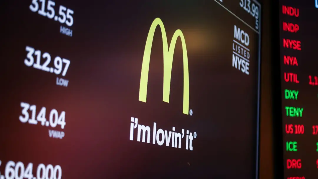 Ações do McDonalds caíram quase 31% desde fevereiro, enquanto vendas nos EUA cresceram só 0,8% no último trimestre. Com…