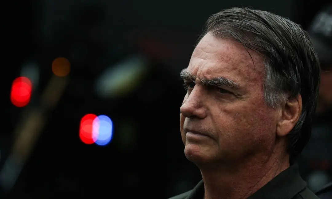 Marcelo Bessa deixou a defesa do ex-presidente Bolsonaro no caso da trama golpista no STF. A saída ocorreu após a equip…