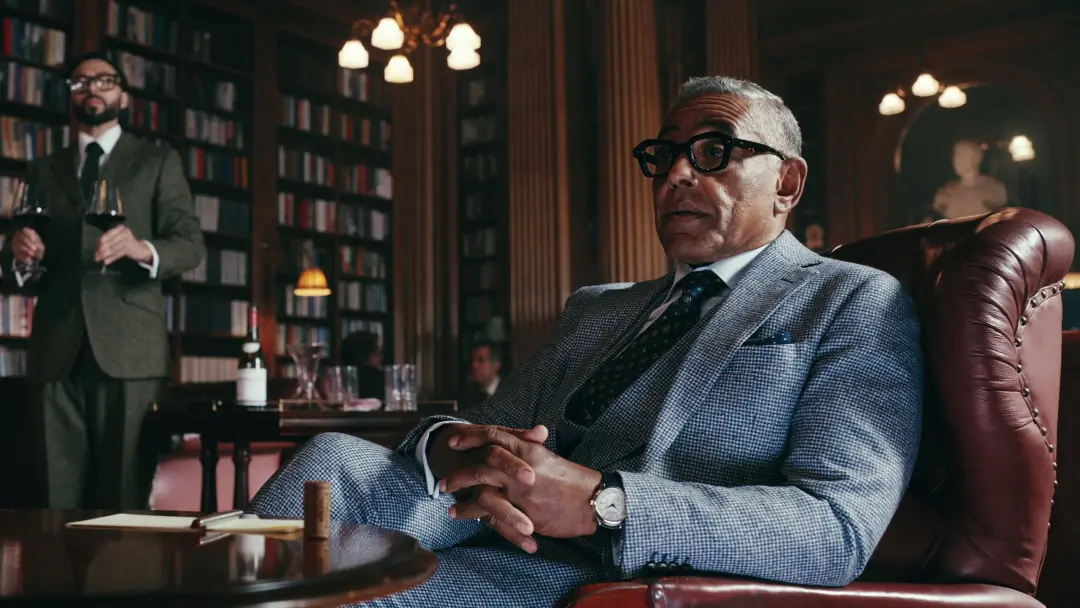 The Gentlemen, série da Netflix, tem o humor e a violência do submundo criminal bem definidos, como mostra uma fala do …