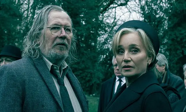 Kristin Scott Thomas proibiu seus três netos de assistir desenhos porque o comportamento deles estava um pouco vicioso.…