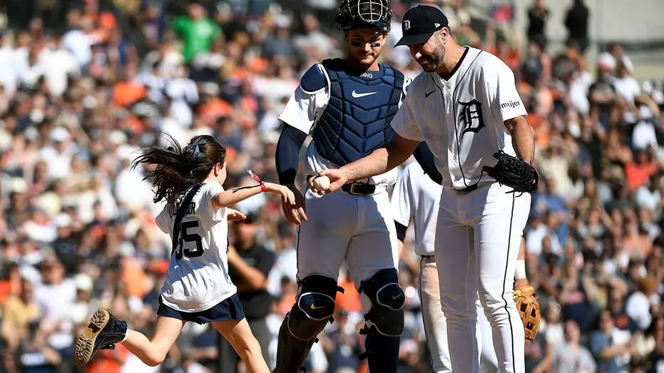 Verlander, na sua última partida, chorou ao se despedir do montinho. A filha dele, Genevieve, correu e o abraçou, um mo…