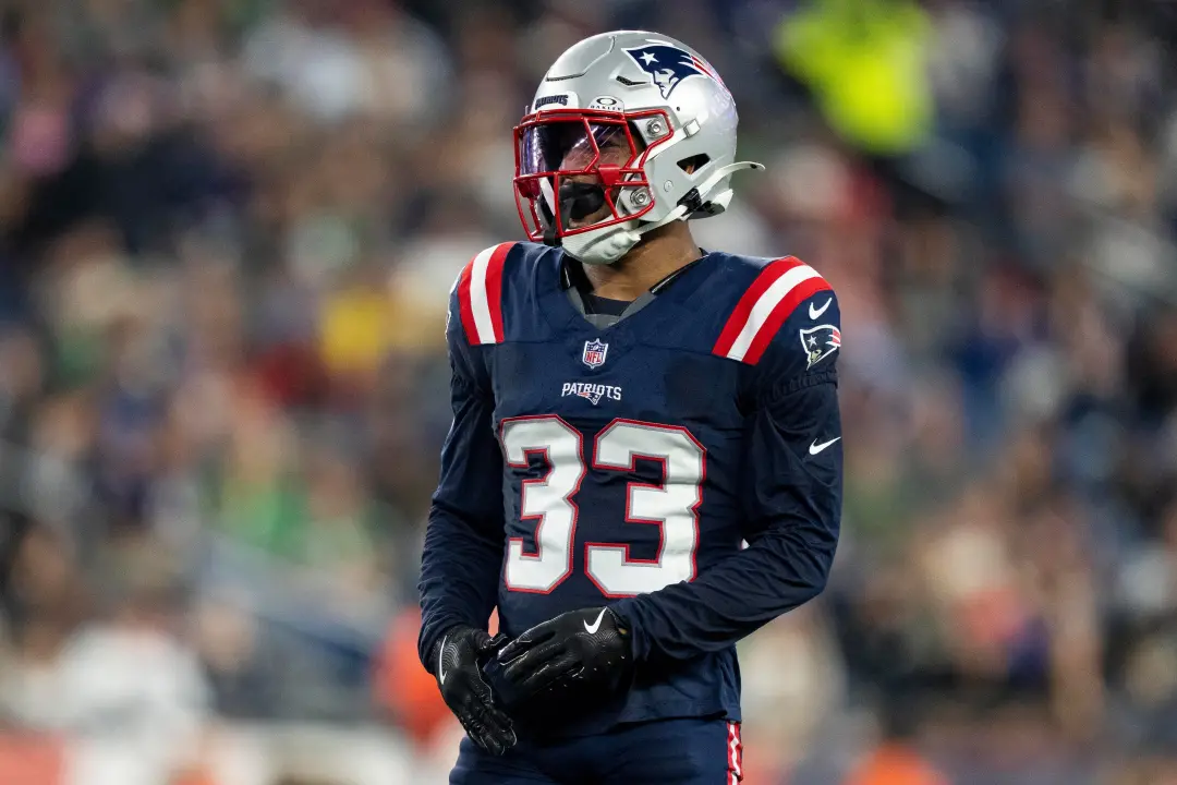 Mike Brown e Jeremiah Pharms Jr foram promovidos do time de treino para a equipe principal dos Patriots antes do jogo c…