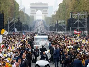 Papa Leão 14 reuniu fiéis do mundo inteiro numa missa gigante em Paris. A concentração de gente mostrando a força da fé…