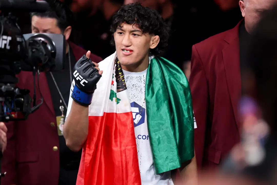 UFC Vegas 121 rola hoje no META APEX em Las Vegas, Nevada. Ver Rosas Jr contra Barcelos é interessante, mesmo com o top…
