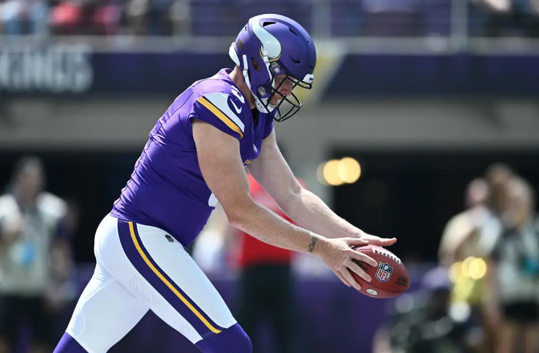 Minnesota Vikings fez algumas mudanças no elenco, como contratar o punter Johnny Hekker, que entra no time ativo no lug…