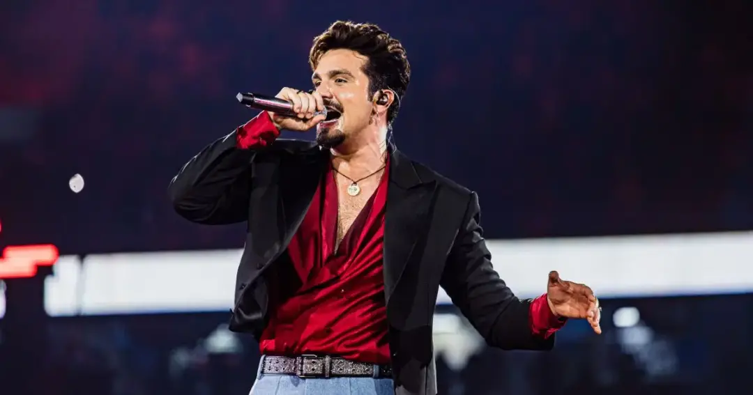Luan Santana traz 18 anos de carreira para o show em Goiânia neste domingo, 27, no Estádio Olímpico Pedro Ludovico Teix…
