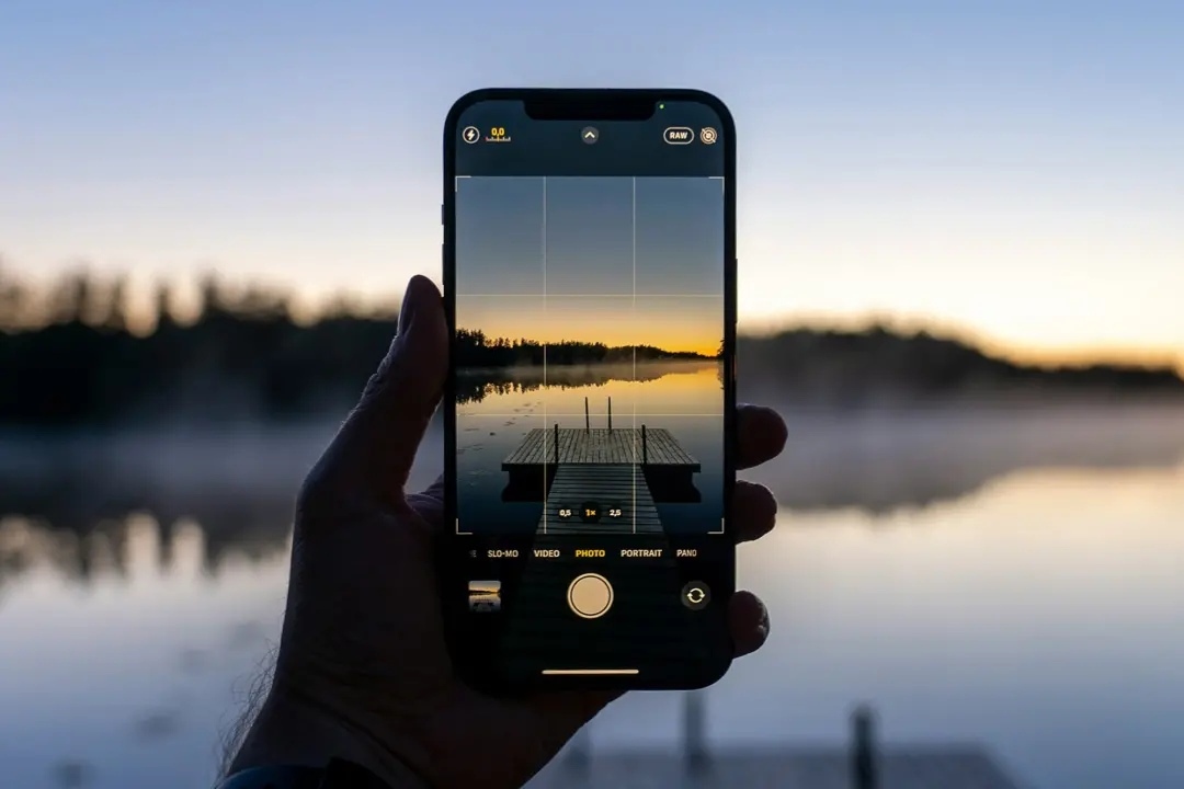 Fotos e vídeos capturados podem ser salvos no Apple Photos, uma opção boa se a gente usa iPhone, iPad e Mac. Mas transf…
