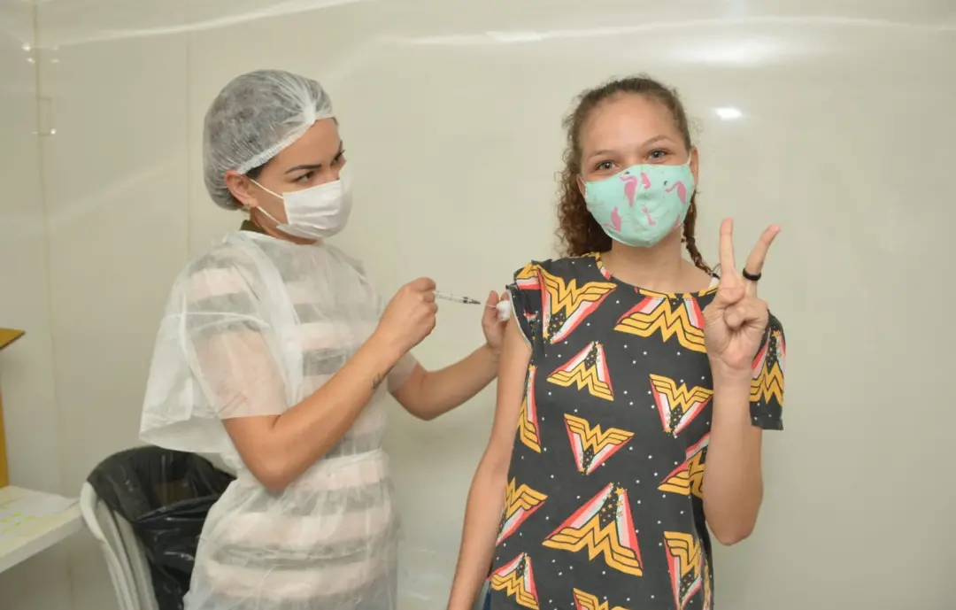 A prefeitura de Aparecida convoca pais de adolescentes de 11 a 14 anos pra checar vacinas contra meningite nos 35 posto…
