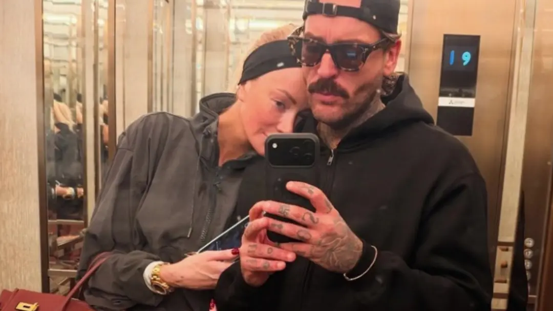 Olivia Attwood e Pete Wicks estavam de um final de semana agradável juntos, tirando uma selfie no elevador. Isso mostra…