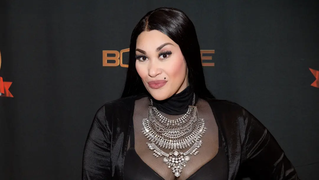 Keke Wyatt, artista de R&B, enfrenta um processo criminal em Geórgia. A equipe dela tá resistindo a essa situação. É pr…
